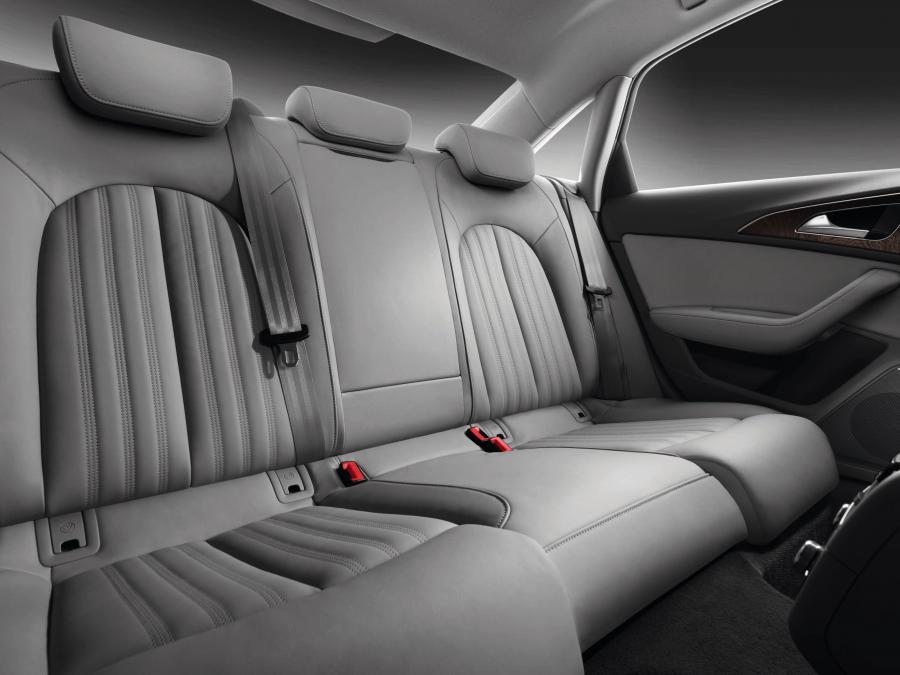 Интерьер Audi A6 3.0T S-Line Sedan (4G, C7) 2011 года  (WW) (фото 12 из 115)